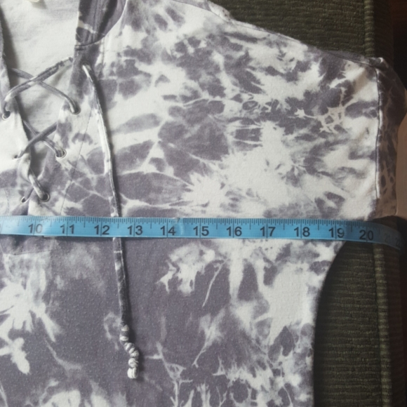 Pink Rose Hooded Shirt - Picture 9 of 11